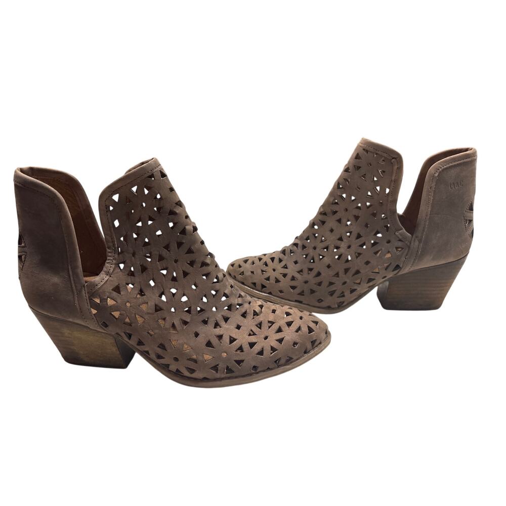 Musse & Cloud Athena ankle booties,
Size9